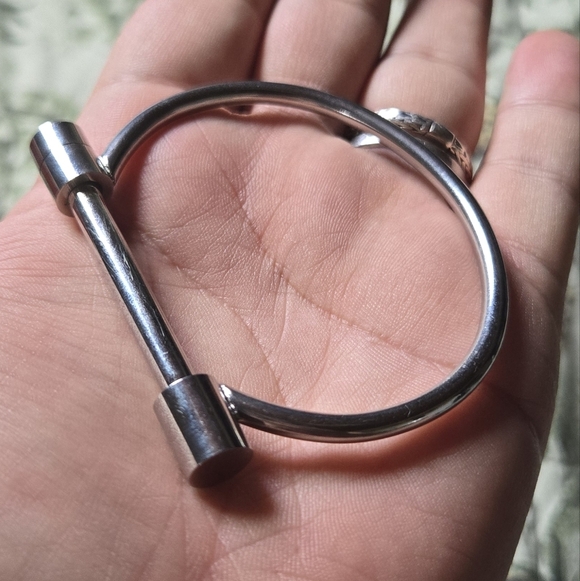 Shackle Stainless Steel Bracelet - Picture 5 of 5